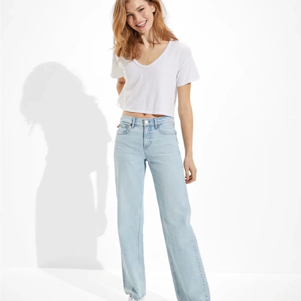 American Eagle Outfitters Women's 90's wide leg jeans w/ comfort stretch waist - Picture 4 of 6